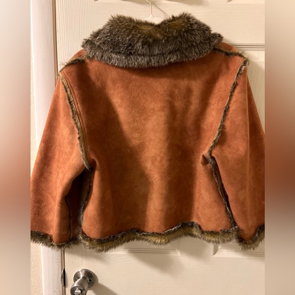 Cejon women’s faux fur and suede crop jacket size medium excellent condition - Picture 5 of 14